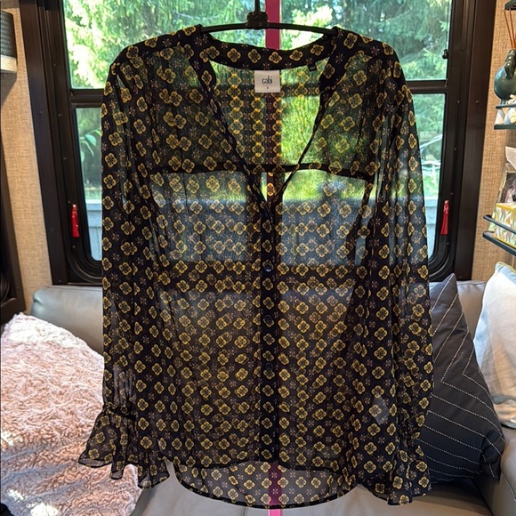 CAbi Tops - CAbi Black and White Graphic Long Sleeve Blouse